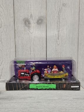 2011 Lemax Spooky Town Village Haunted Hayride Tractor Wagon Set w/ Box